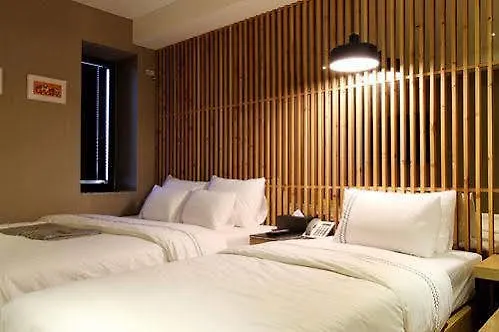 Donggyeong Hotel Seoul 2*,